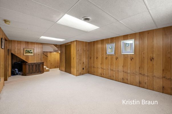 Empty room, Interior, Recessed Lighting, Wooden Walls