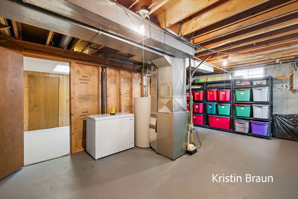 Interior, Washer, Wooden Beams