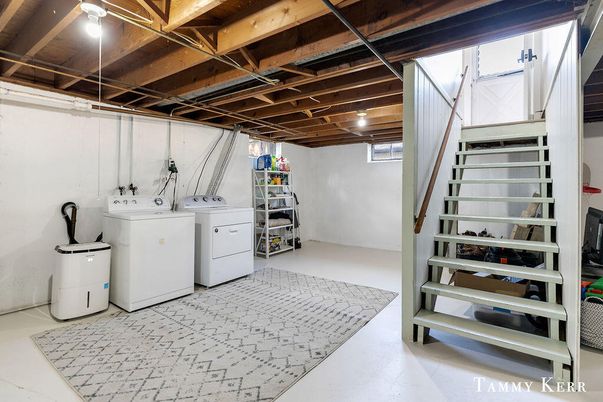 Interior, Washer, Wooden Beams