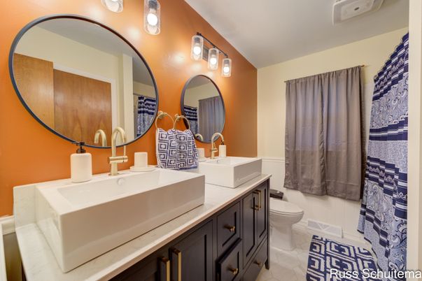 Bathroom, Dual Sink Vanities, Interior