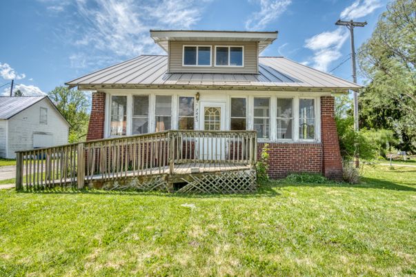 Exterior, Facade, Brick Facade, American Foursquare