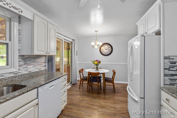 Chandelier, Dining room, Interior, Kitchen, Pendant Lights, Wood Texture Flooring