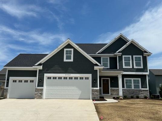 Attached, Exterior, Facade, American Craftsman