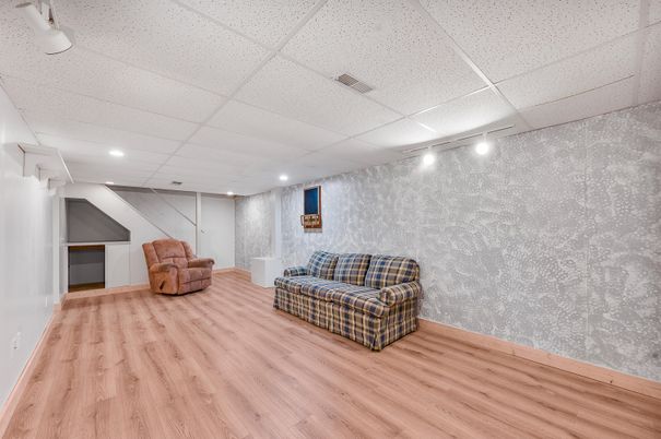 Interior, Recessed Lighting, Wood Texture Flooring