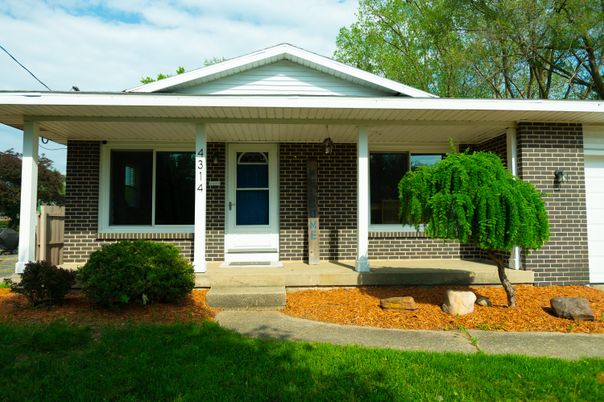 Exterior, Facade, Brick Facade, Ranch