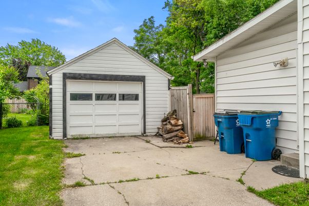 Detached Garage, Exterior