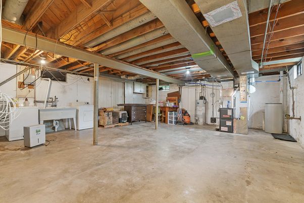 Interior, Washer, Wooden Beams