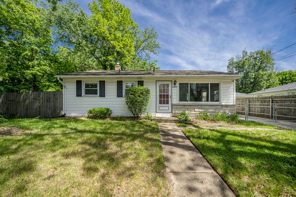 Backyard, Exterior, Facade, Ranch