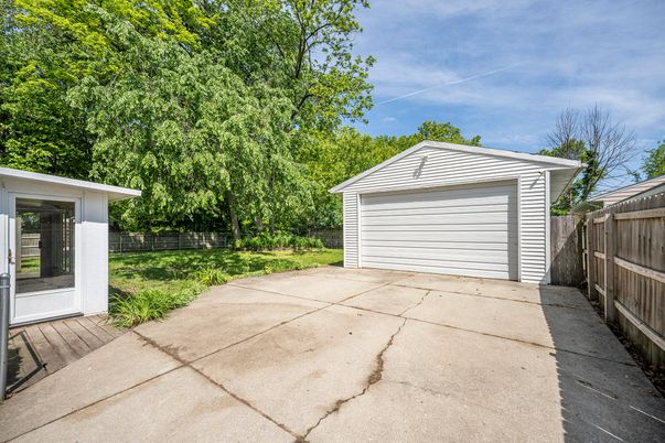Detached Garage, Exterior