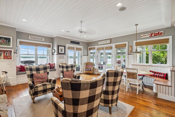 Dining room, Interior, Living room, Pendant Lights, Recessed Lighting, Wood Texture Flooring