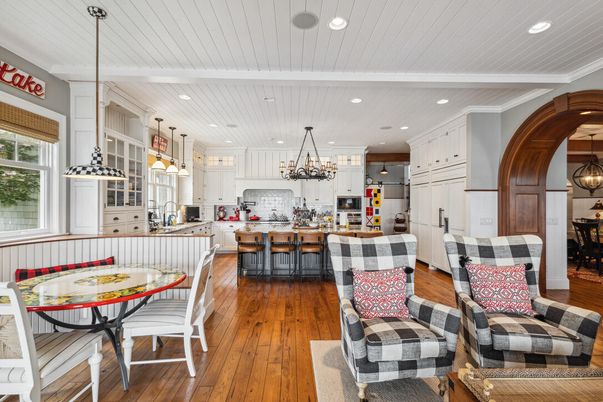 Chandelier, Dining room, Interior, Kitchen, Pendant Lights, Recessed Lighting, Wood Texture Flooring