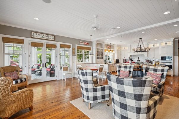 Chandelier, Dining room, Interior, Kitchen, Pendant Lights, Recessed Lighting, Wood Texture Flooring