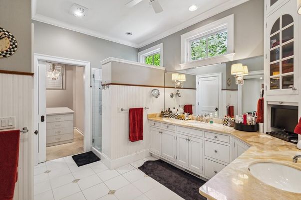 Bathroom, Dual Sink Vanities, Interior, Recessed Lighting