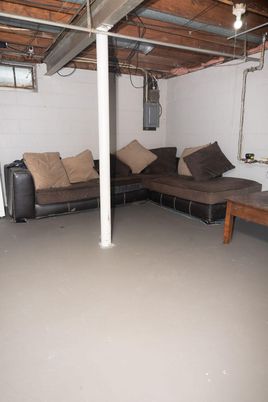 Garage, Interior, Wooden Beams