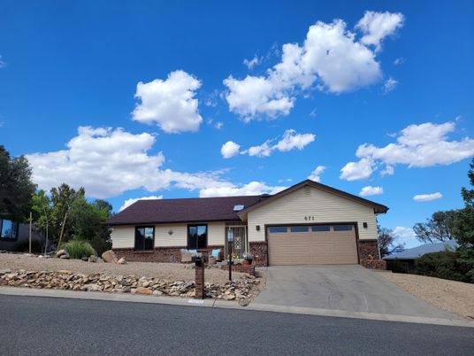 Attached, Exterior, Facade, Ranch