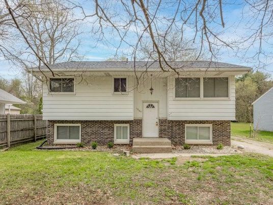 Exterior, Facade, Brick Facade, Raised Ranch