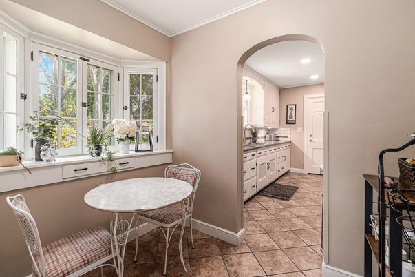 Dining room, Interior, Recessed Lighting