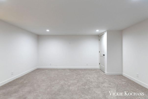 Empty room, Interior, Recessed Lighting