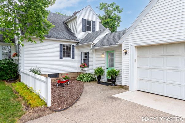 Attached, Exterior, Facade, Cape Cod
