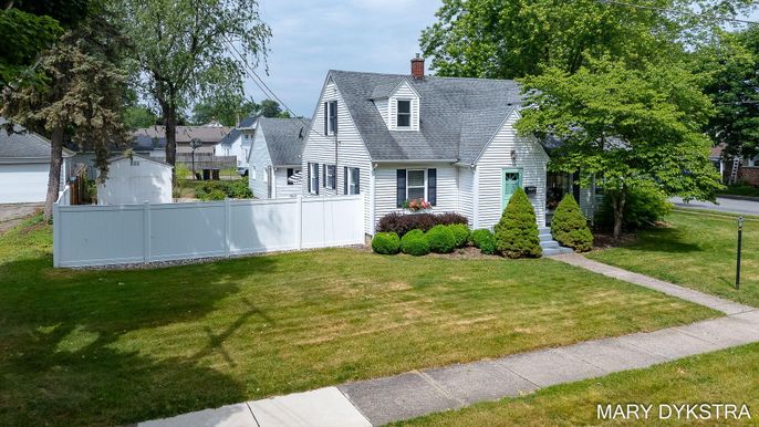 Backyard, Exterior, Facade, Cape Cod