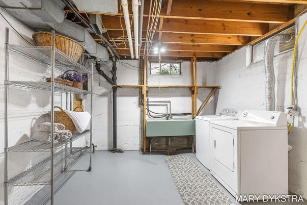 Interior, Washer, Wooden Beams