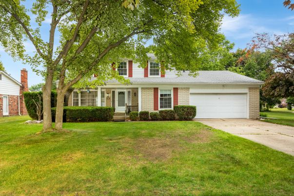 Attached, Exterior, Facade, Cape Cod