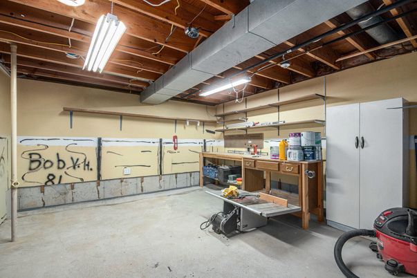 Garage, Interior, Wooden Beams