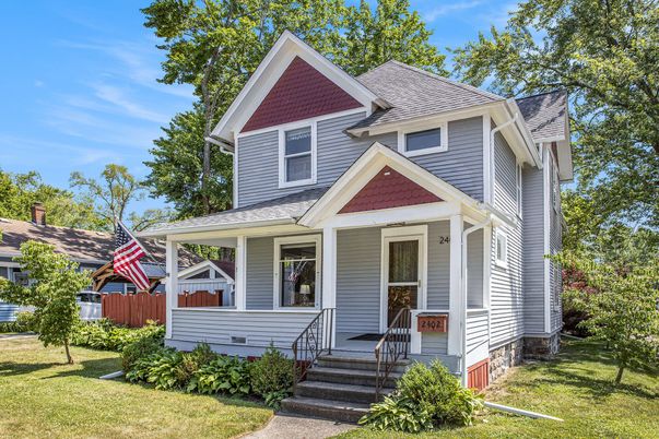 Exterior, Facade, Queen Anne Victorian