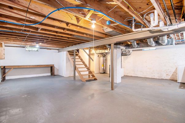 Empty room, Interior, Wooden Beams, Wooden Ceilings