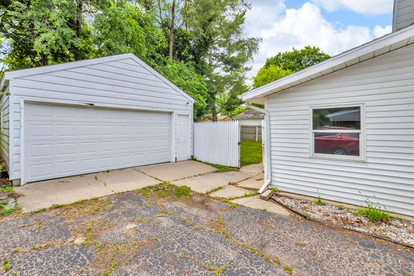 Detached Garage, Exterior