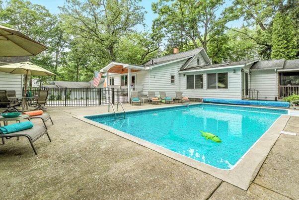 Exterior, Pool