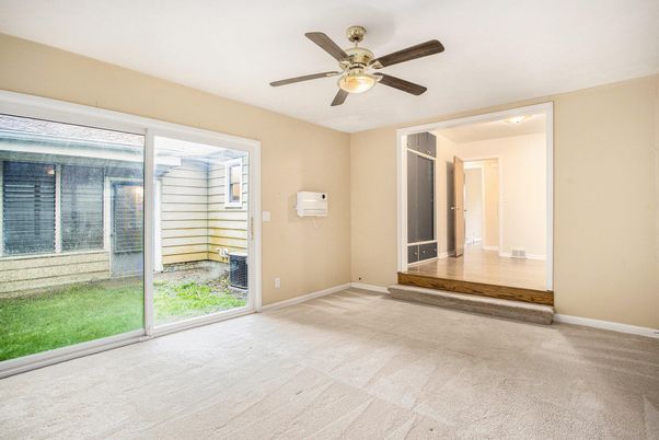 Empty room, Interior