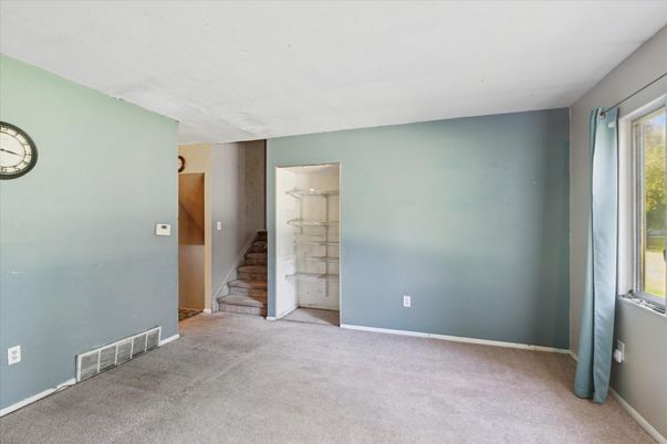 Empty room, Interior