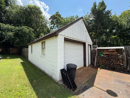 Detached Garage, Exterior