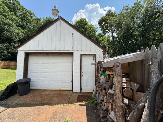 Detached Garage, Exterior