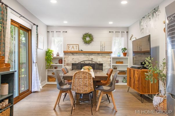 Dining room, Fireplace, Interior, Recessed Lighting, Wood Texture Flooring