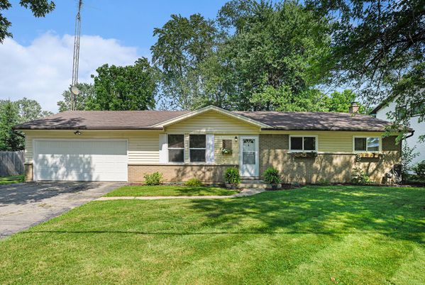 Attached, Exterior, Facade, Ranch