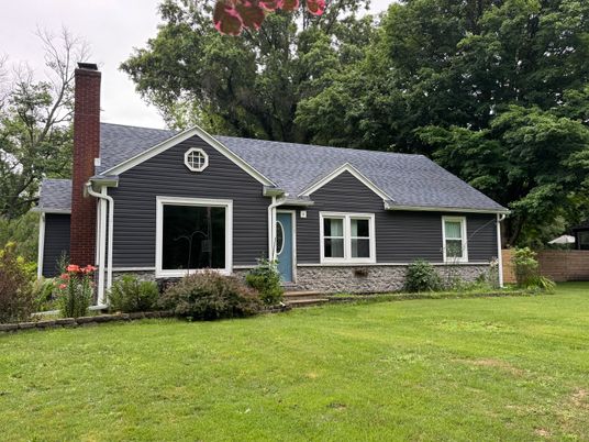 Backyard, Exterior, Facade, Ranch