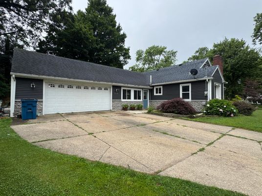 Attached, Exterior, Facade, Cape Cod