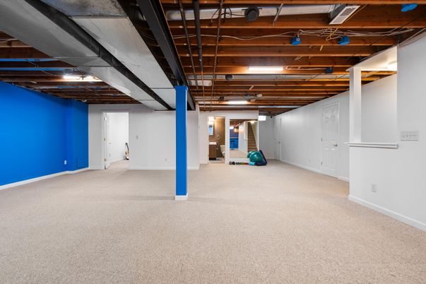Empty room, Fitness Equipment, Interior, Wooden Beams