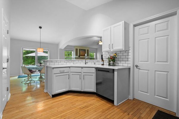 Dining room, Interior, Kitchen, Pendant Lights, Wood Texture Flooring