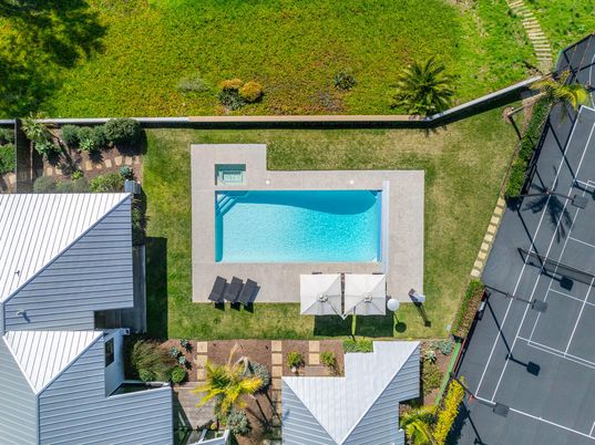 Exterior, Drone