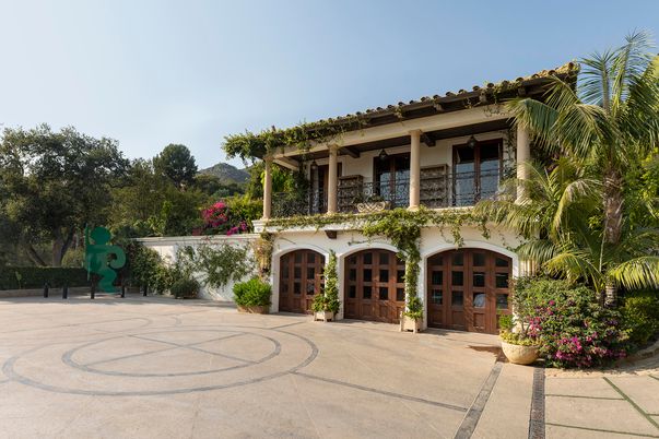 Attached, Exterior, Facade, Mediterranean