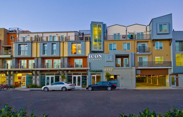 Attached, Exterior, Facade, Modern