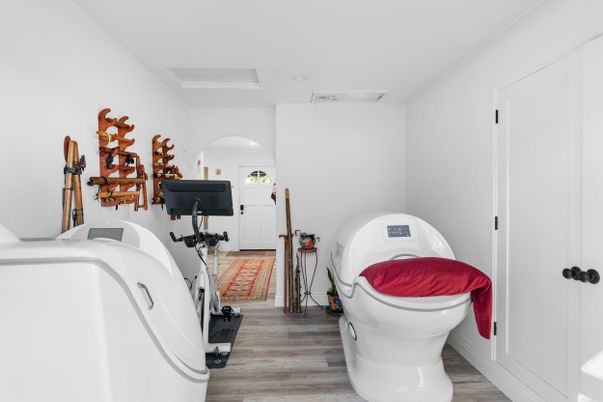 Fitness Equipment, Interior, Recessed Lighting, Wood Texture Flooring
