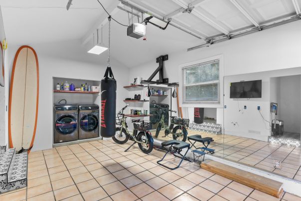Garage, Interior, Washer