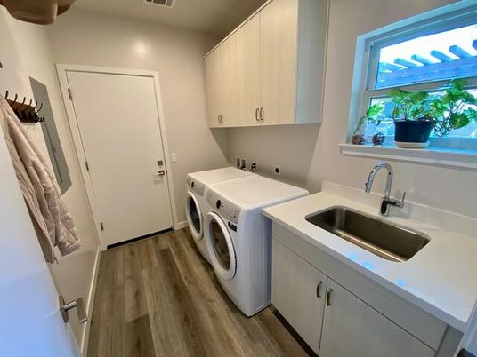 Interior, Washer, Wood Texture Flooring