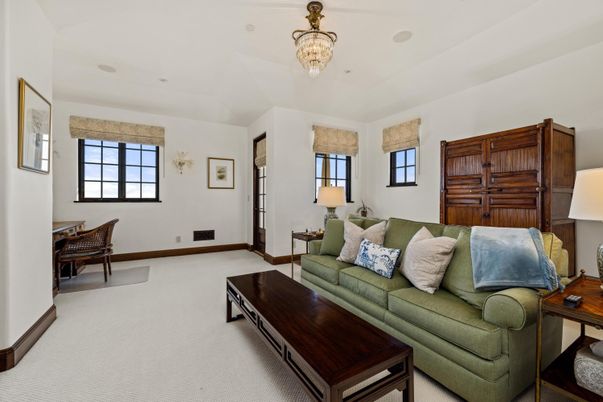Chandelier, Interior, Living room