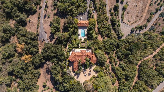 Exterior, Drone