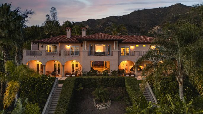 Exterior, Facade, Mediterranean